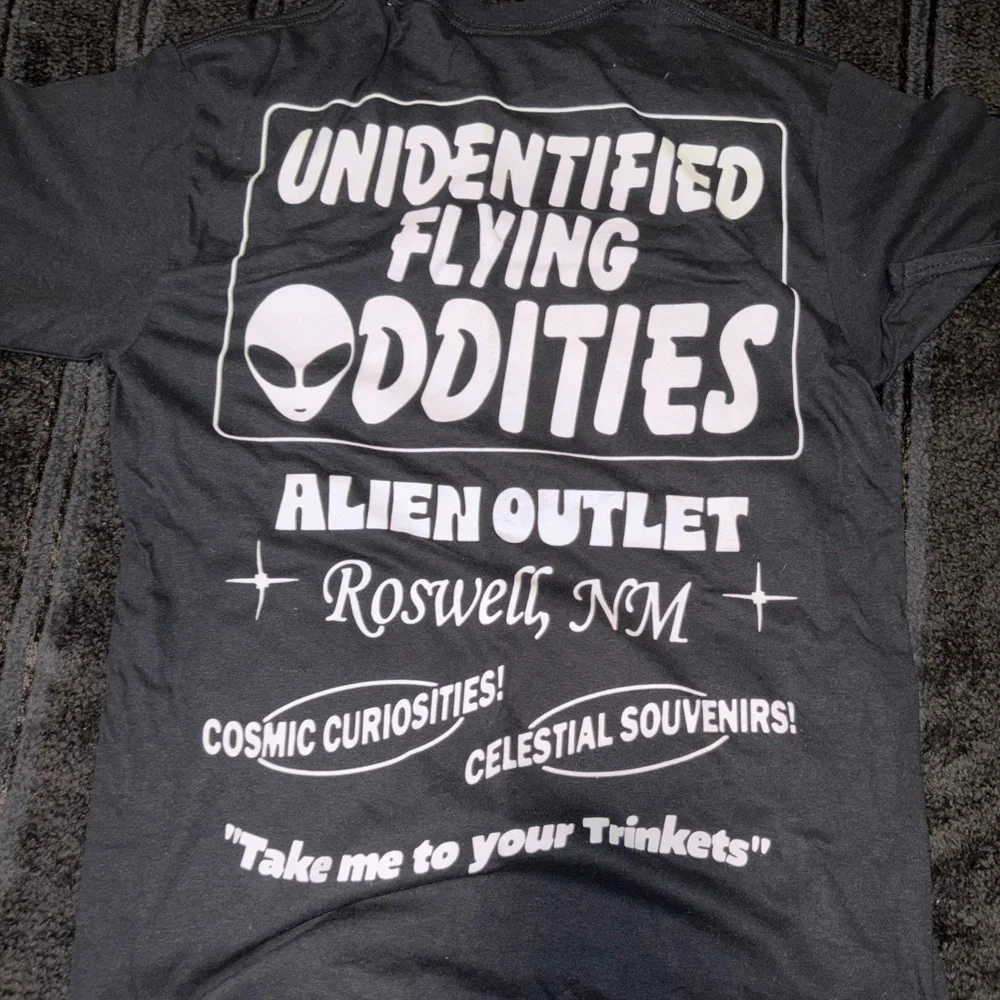 Vintage Themed Alien Tee Shirt - Picture 1 of 3